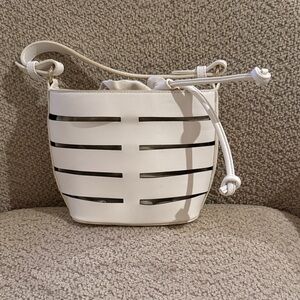 FREE PEOPLE White Basket Purse 🤍
